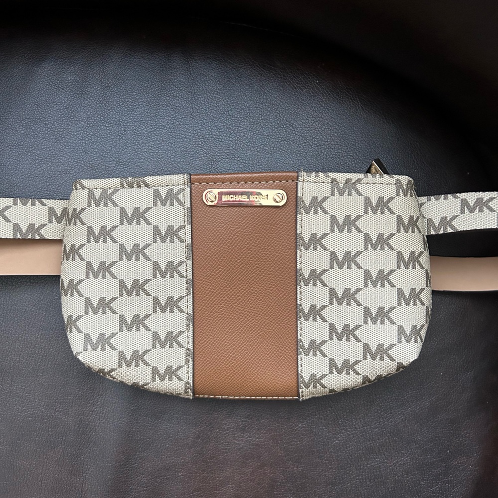 Michael Kors Beige Fanny Pack L/XL